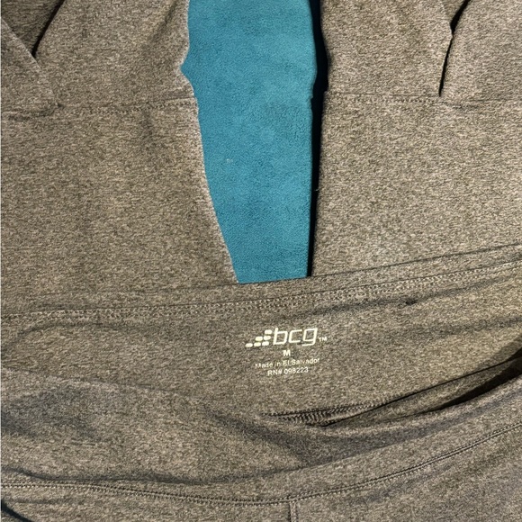 bcg Yoga pants or capris in excellent condition size medium polyester spandex - Picture 3 of 14